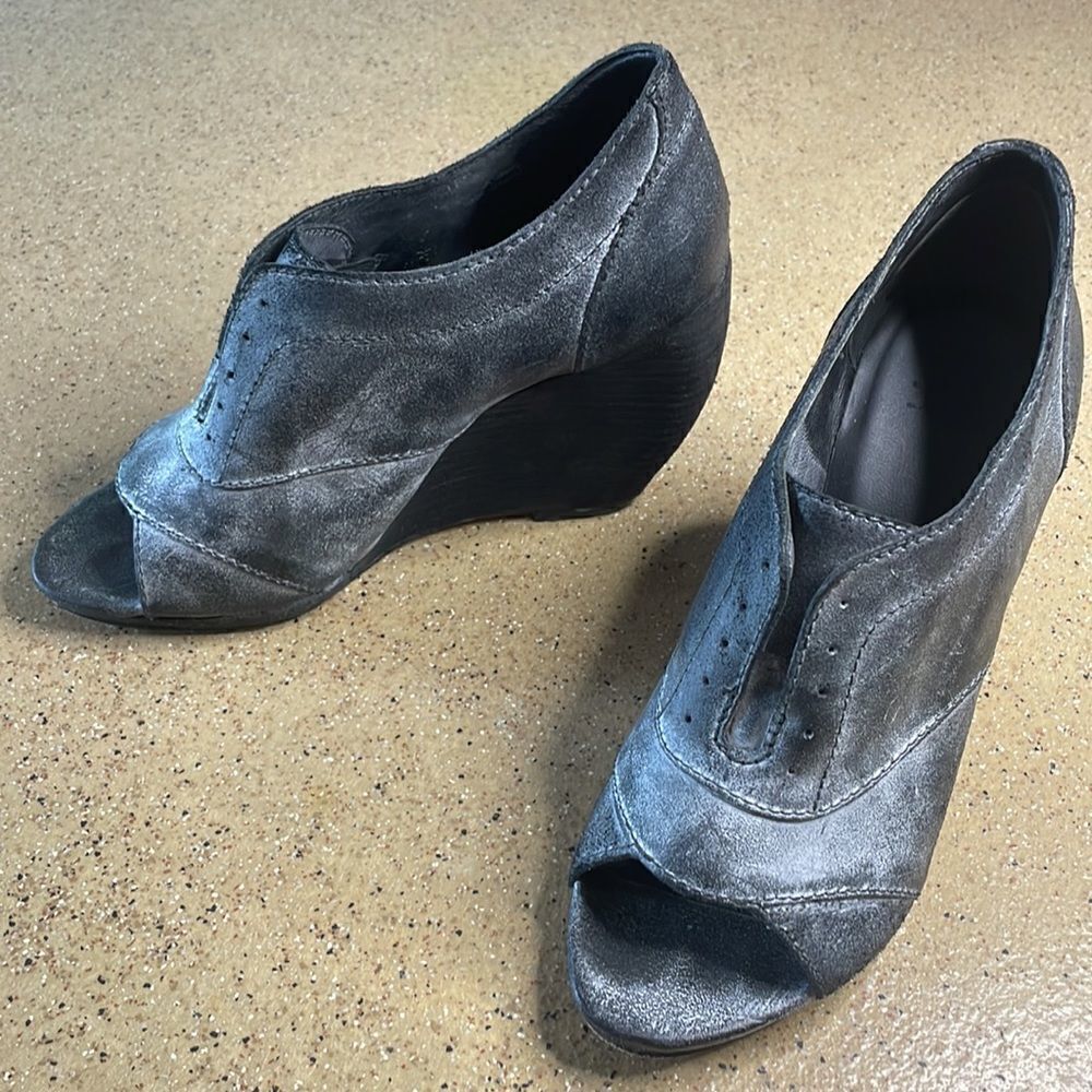 Joe's Jeans gray white washed leather curved heel wedges very avant garde